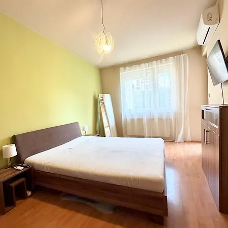 Aurora - 2 Bedroom With Terrace In Apartamento Budapeste