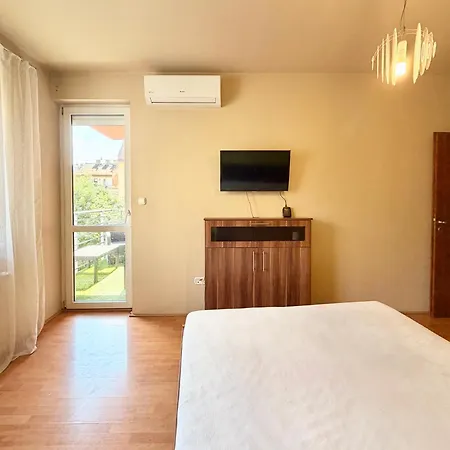 Aurora - 2 Bedroom With Terrace In بودابست