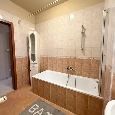 Aurora - 2 Bedroom With Terrace In Apartamento