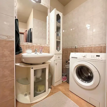 Aurora - 2 Bedroom With Terrace In