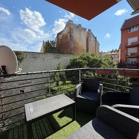 Apartamento Aurora - 2 Bedroom With Terrace In